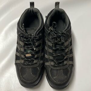 Men’s Altra low cut CSA shoes,  size 8